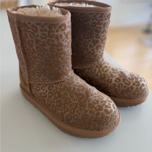UGG Kids Boots in brown leopard suede